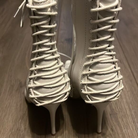 Steve Madden Women's Allnight White Ankle Leather Preppy Booties Size 6 - Picture 7 of 7